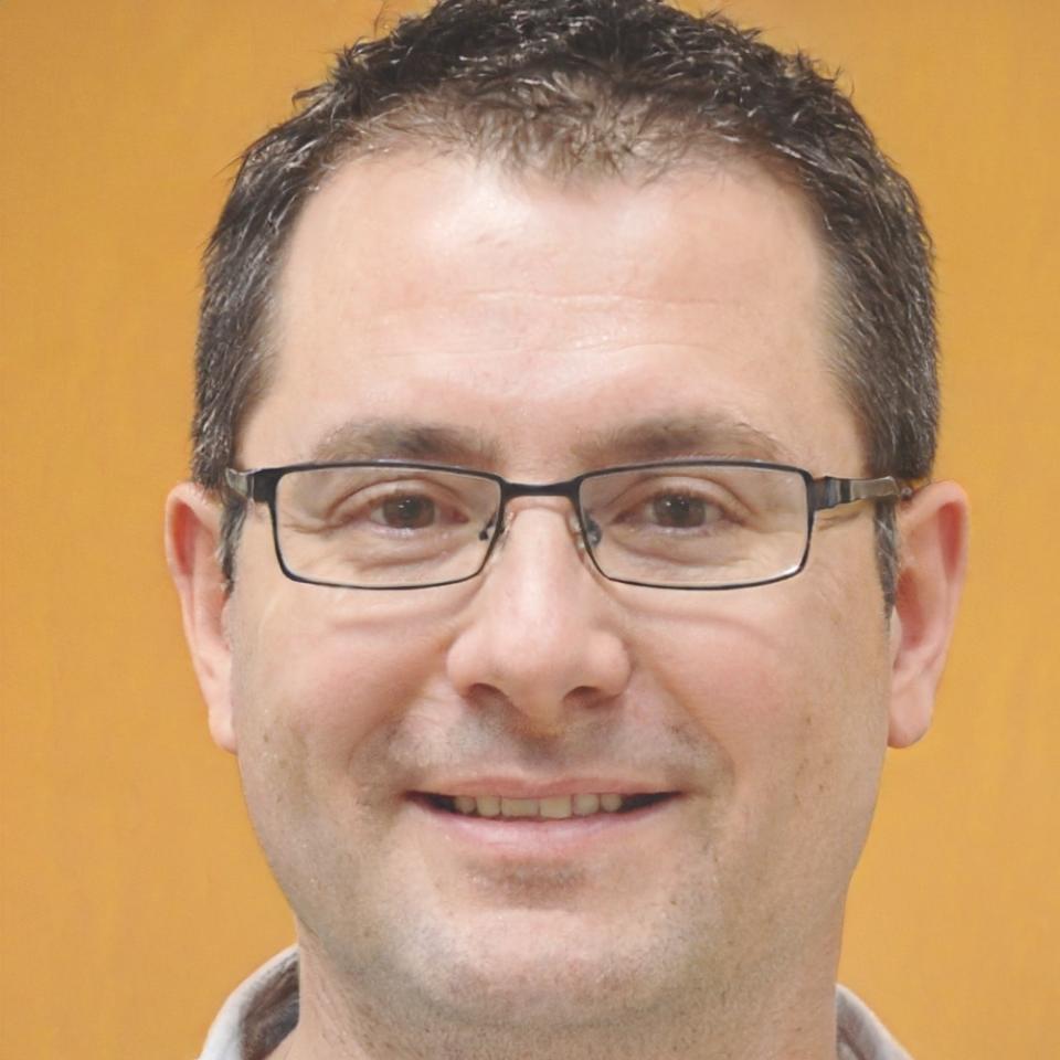 Portrait of Duncan Pemberton, investment program facilitator with portfolio management background